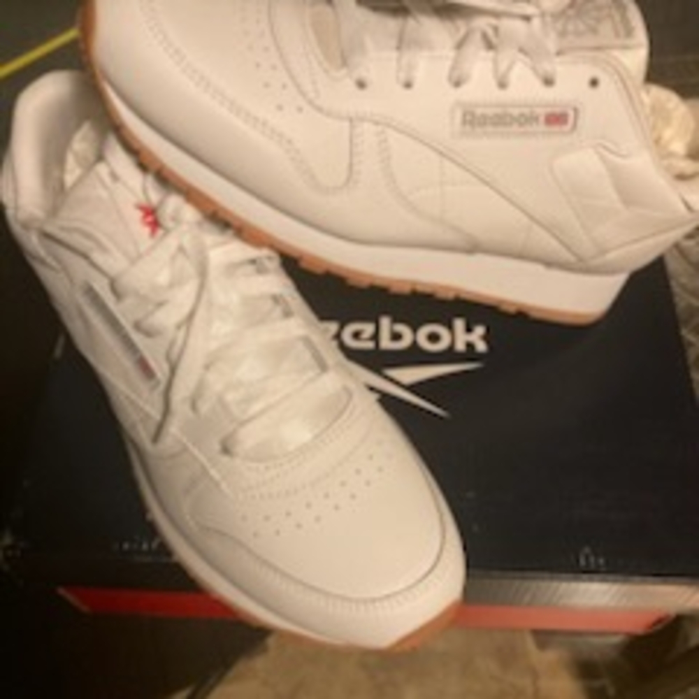 Reebok Classic (Runners) White Sneakers. Leather With Gum Bottom. Size 7.5